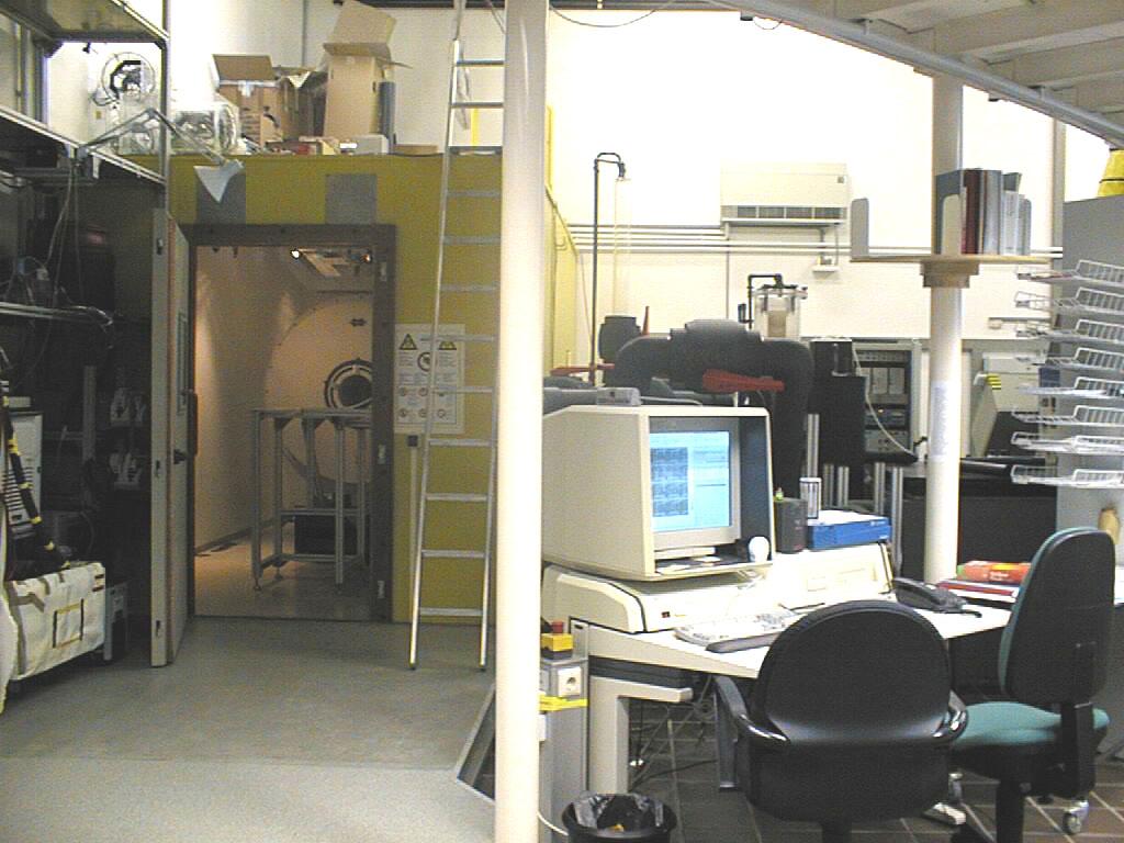Magnetic-resonance imaging (MRI) MRI lab at Alfred Wegener Institute Bruker Biospec 47/40 (200 MHz 1H) actively decoupled gradient coils BGU 26 (50 mt/m) BGU