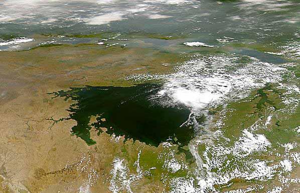 SOLAR EFFECTS ON RAINFALL AT LAKE VICTORIA, EAST AFRICA.