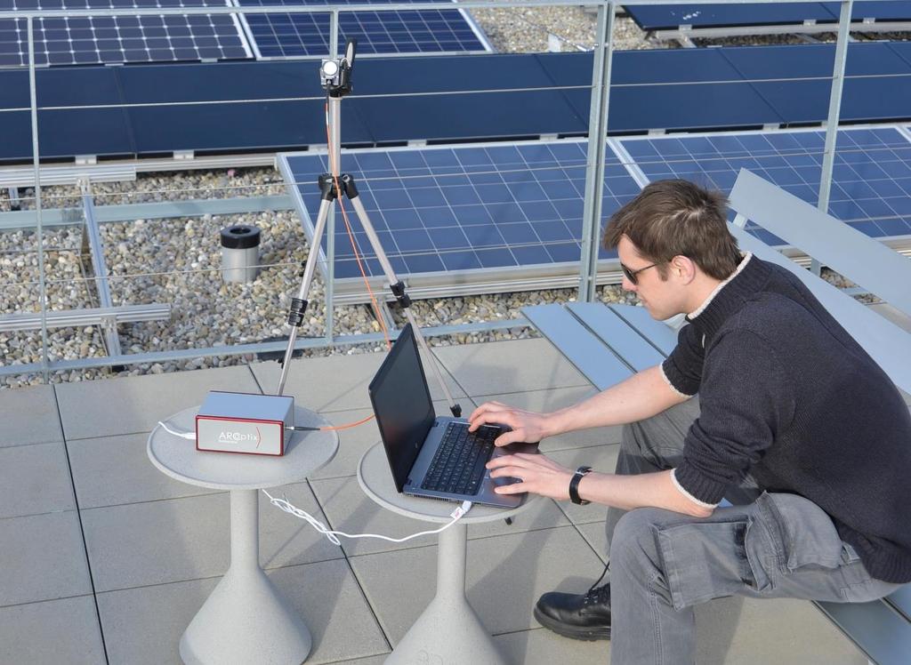 Outdoor measurement of the solar irradiance Once the calibration procedure achieved, we have taken our hardware on the roof of our building for an outdoor measurement of the solar spectrum, as shown