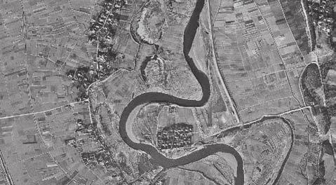 32 Bulletin of the Geospatial Information Authority of Japan, Vol.61 December, 2013 Fig.19b Aerial photo of the Yoshino area taken by the US Army in 1948 (USA-R793-18) http://www.ktr.mlit.go.