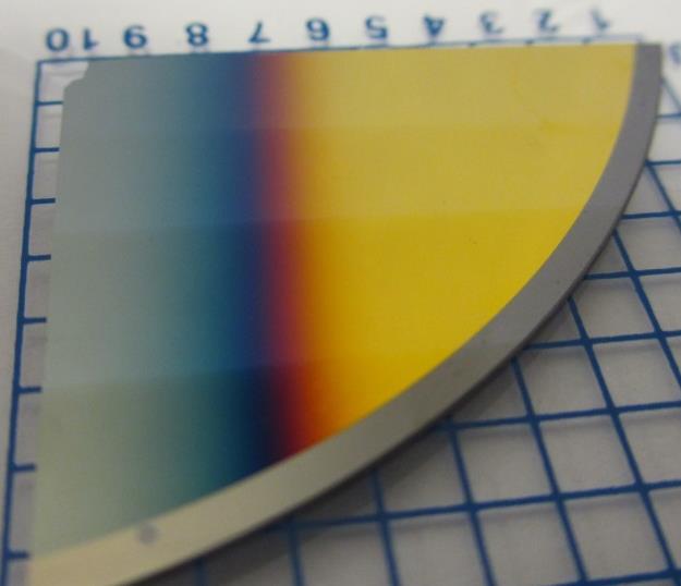 Color gradients with ultra-thin coatings Ge film of gradient thickness on gold (top section)