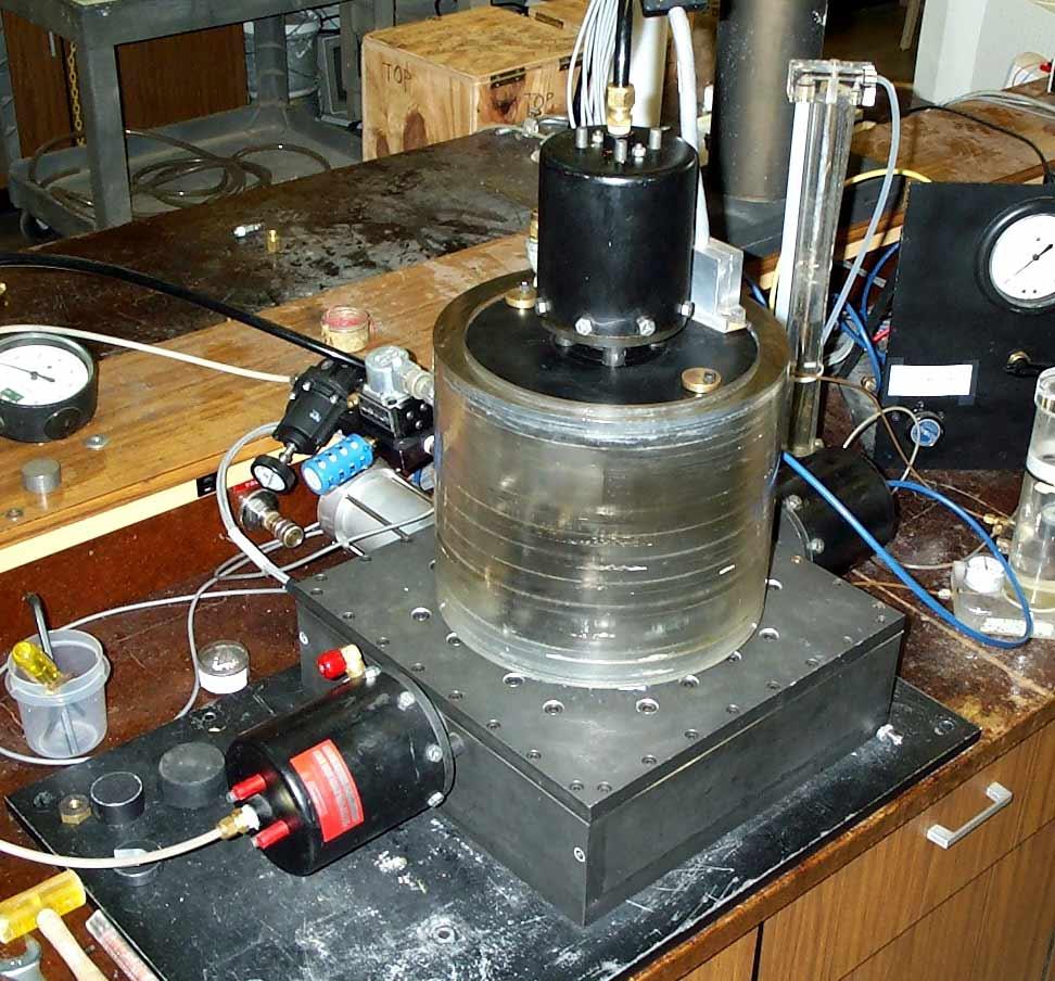 LABORATORY TECHNIQUES, EQUIPMENT & MATERIAL Simple Shear Testing While triaxial testing has historically been the most commonly used laboratory test, triaxial data is not ideal for either of the