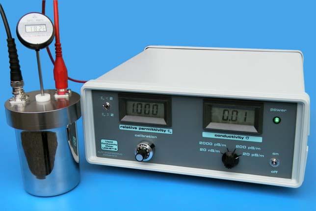 Conductivity Meter For Liquids LCM-8716 Manual ALFF ENGINEERING Gomweg 7, CH-8915 Hausen am Albis,