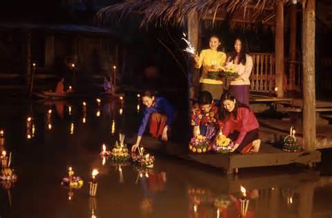 EXTRA CREDIT HOMEWORK: DUE NEXT THURSDAY (one page maximum for answers) The LOY KRATHONG Festival of Lights is celebrated each year in Thailand.