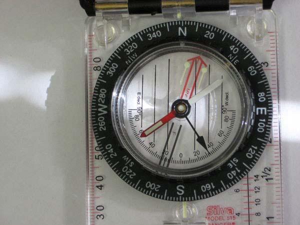 An azimuth compass (Figure 3-4b) reads from 0º (north) all the way around the compass to 360º (back to north).