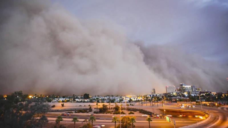 Arizona Dust Storm Phenomenon What Cloud of loose soil kicked up by straight-line and downdraft winds Wall of dust miles long extending 5,000 feet above the ground Similar to a Middle Eastern haboob