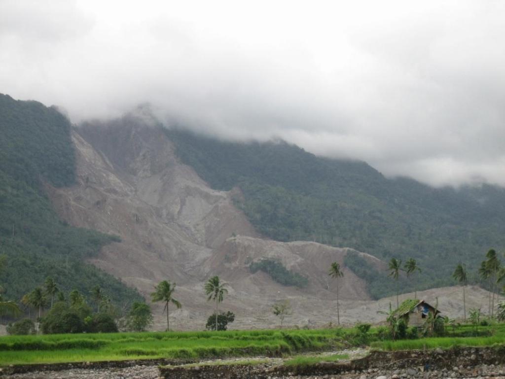 Nov. 2006) Landslide at