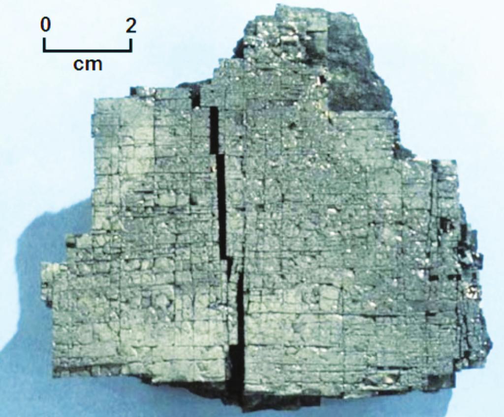 19 (a) Shade and label the top surface of Figure 7a to show the area below which there is potential for CO 2 sequestration. [2] (b) Figure 7b is a photo of a typical specimen of Carboniferous coal.