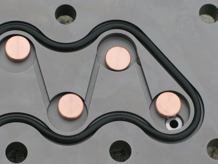 Heat Transfer Plate The heat transfer plate provides many key advantages and features. These include: Outstanding performance - even at low flow rates of heat transfer fluid.