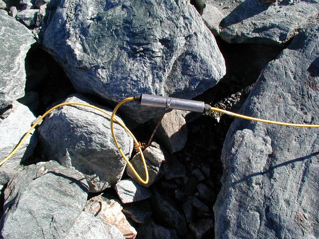 Methodology Long (> 1 m) steal stakes Sponges with salt water Acquisition