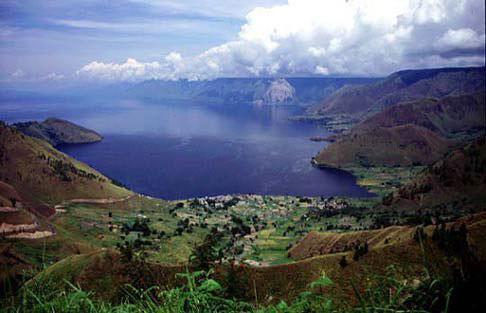 Lake Toba in the crater of Toba (70,000 years ago) A 10-year volcanic winter triggered by the Toba eruption could have