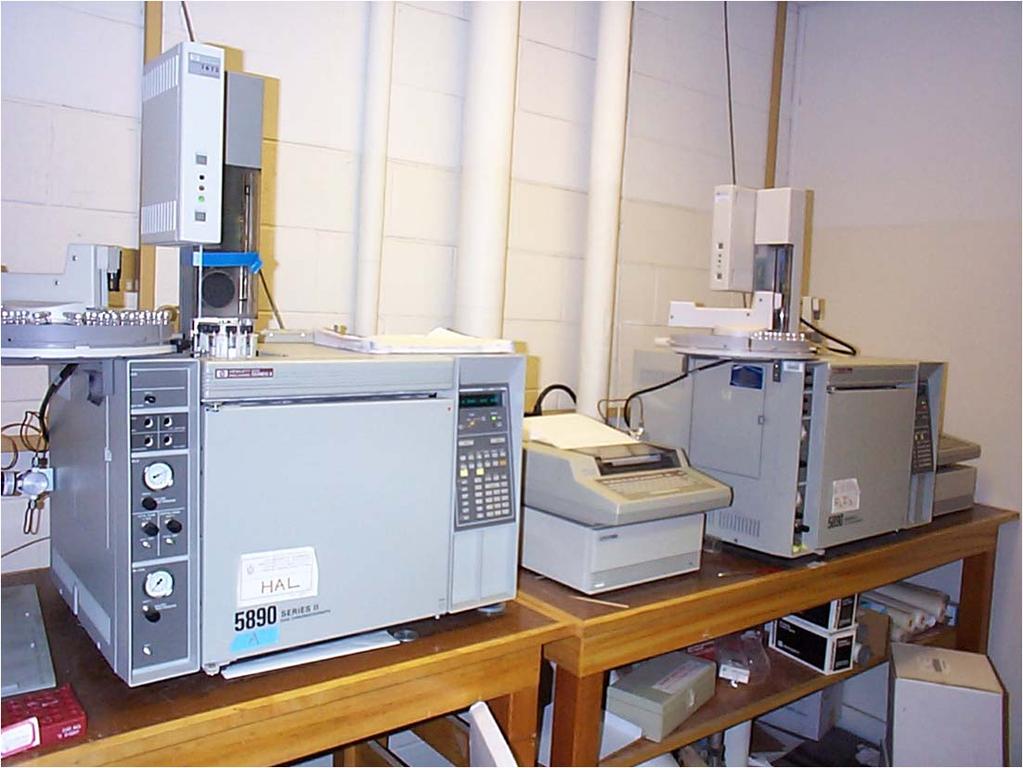 A Gas Chroaograph Three Heaed Zones Injecor Deecor Carrier Gas Colun Oven