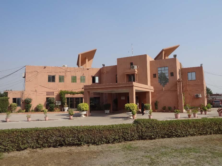 Windcatchers have been used even in a few modern buildings in Hyderabad, such as the Aga Khan Maternity Hospital and the district administration s office, and the latter is shown in Fugure 3.