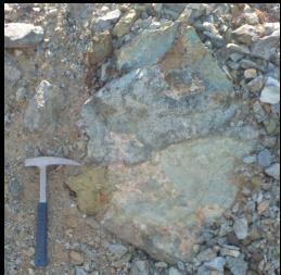 4) and andesitic tuffs (Fig.5).Surface copper mineralization is often seen as malachite (Fig.