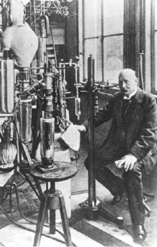 Superconductivity- discovery II Liquid Helium (4K) (1908). Boiling point 4.22K.