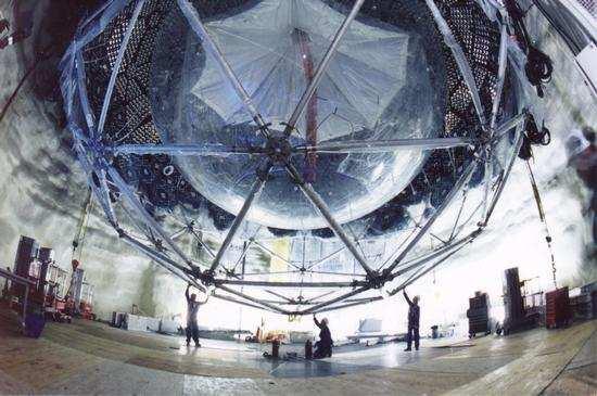 In 1967, the detector (615 tons of C 2 Cl 4 ) was installed at Homestake Gold Mine, South Dakota (1,500 m depth).