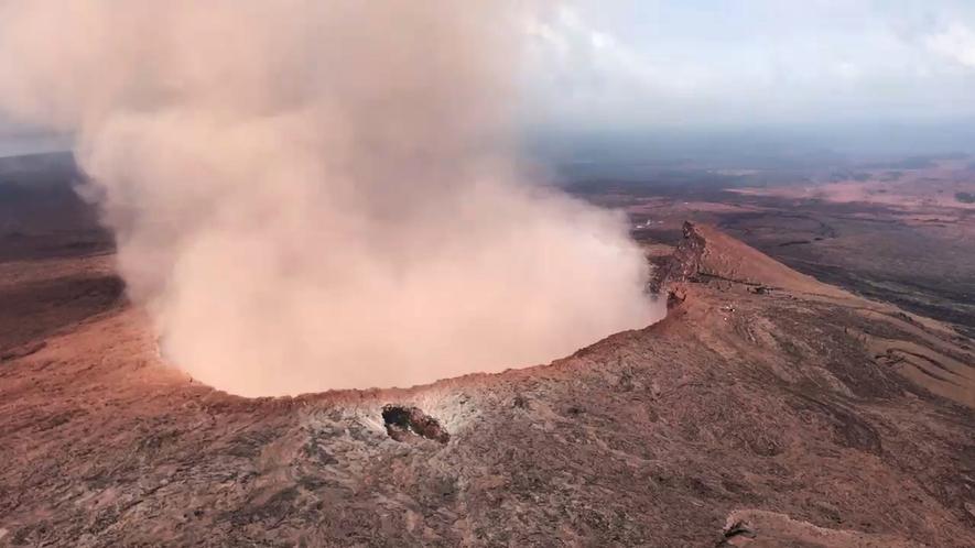 Lava from Hawaiian volcano eruptions creeps into communities By Associated Press, adapted by Newsela staff on 05.09.18 Word Count 657 Level 850L In this May 5, 2018, photo provided by U.S.