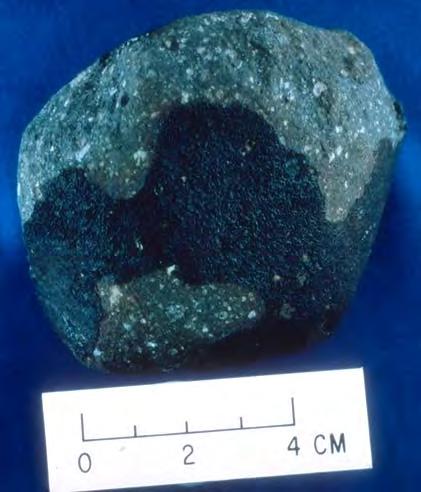 Solidified from liquid, similar to planetary rocks Broken fragments of a planet-sized, di erentiated
