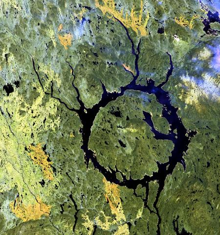 Earth s Craters Manicouagan Crater, also in Quebec, Canada