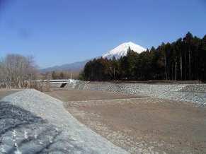 unstable soil, and to prevent the spread of debris flows in the downstream valleys where erosion and collapses are taking place, including Osawa Kuzure, as a measure to protect the downstream areas