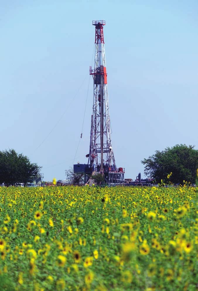 BARNETT SHALE Barnett Shale Showcases Tight-Gas Development Joel Parshall, JPT Features Editor Horizontal drilling and continuing advances in hydraulic fracturing have made the Barnett Shale