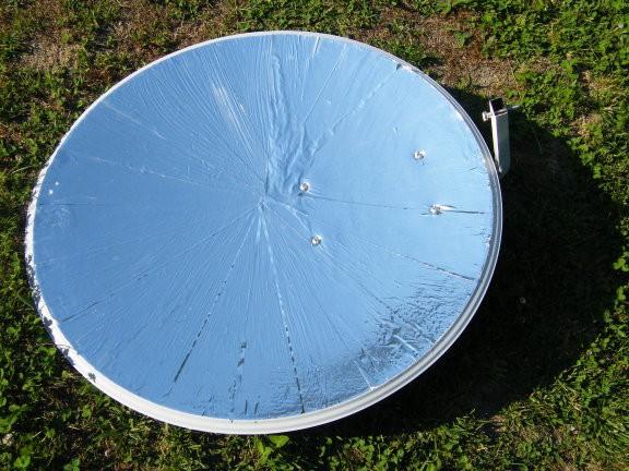As an example, a dish of 80cm diameter has an area of 0.504 m 2, for an incident radiation 00Wm-2 and a performance of approximately 60% gives a power of 300W, equivalent to a small electric heater.