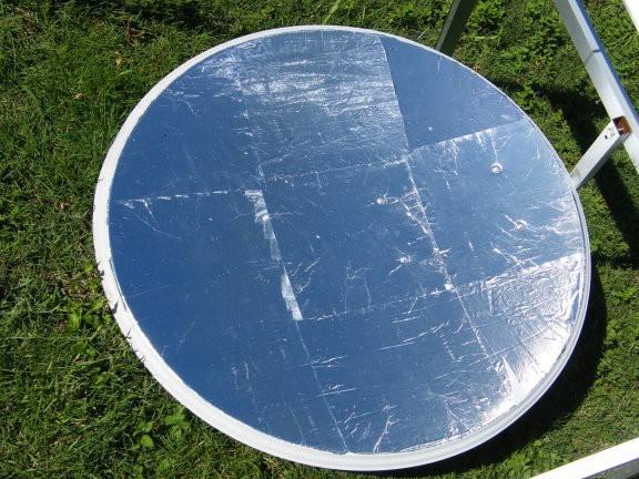 Construction of the reflector Our prototype of solar cooker is based in an offset satellite antenna with a diameter of 80cm.