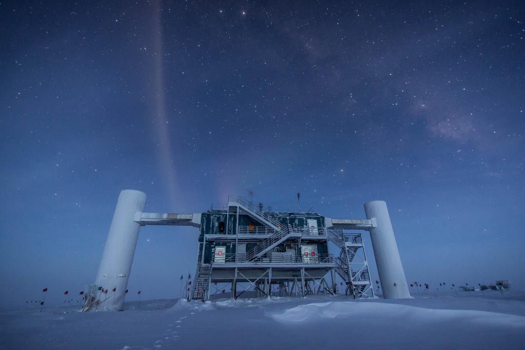 Search for Neutrino Emission from Fast Radio Bursts with IceCube Donglian Xu Samuel Fahey, Justin Vandenbroucke and