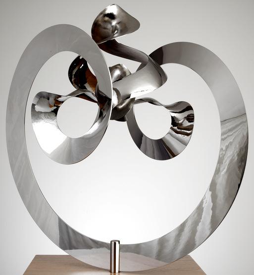 The pieces were then polished, welded together and the entire object surface finished. The resulting sculpture Manifold is shown in Figure 4(b).