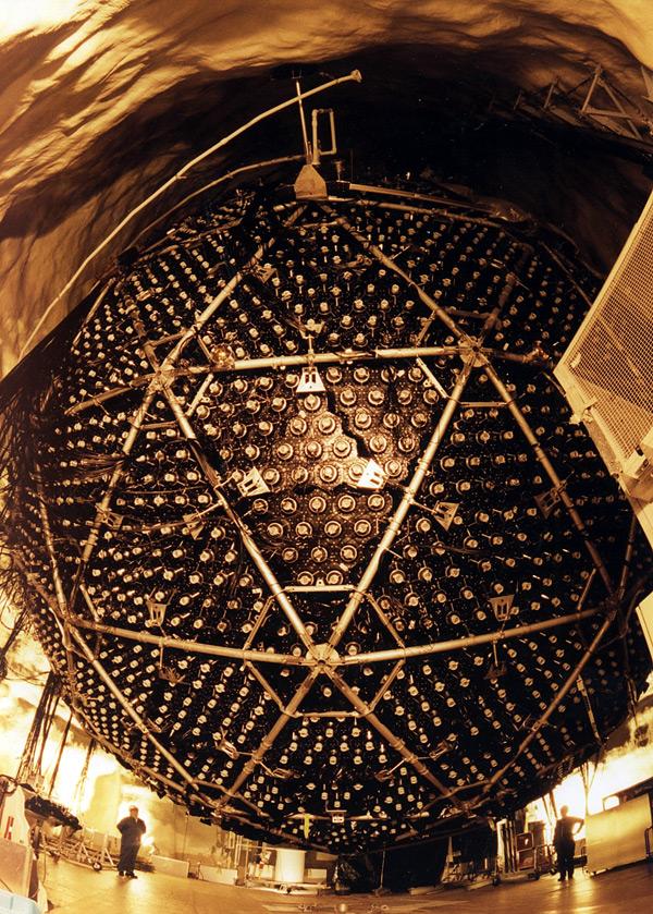 SNO Like Icecube and Antares, used the Cherenkov light from neutrinowater