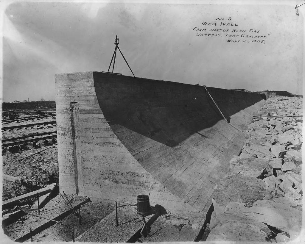 Galveston Seawall under construction in 1905 (Source: http://en.wikipedia.org/wiki/file:no._3,_sea_wall,_from_west_of_rapid_fi re_battery,_fort_crockett_-_nara_-_278143.