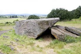 Erratics can range in size from pebbles to large boulders such of 15,000 tonnes. We will see an erratic rock outside McMinnville.