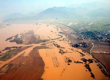 Typhoon Rusa (2002) Storm surge + Flooding Nakdong River Kimhae 870mm