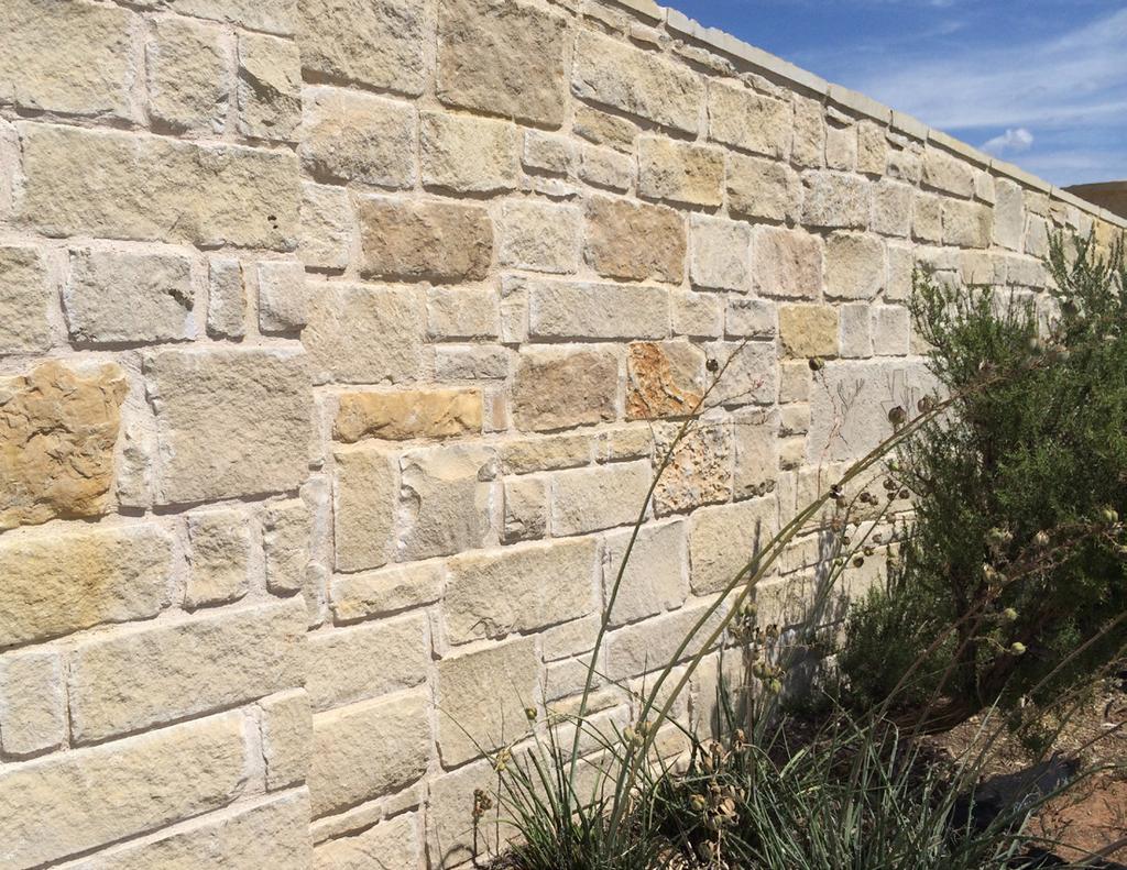 Ashlar Style: Traditional The flats are sawed top and bottom with natural ends.
