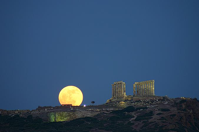 The Birth of Astronomy This is Ephesus P Full moon over Cape Sounio Picture by Tunc Tezel Photo by Anthony Ayiomitas The first observatory