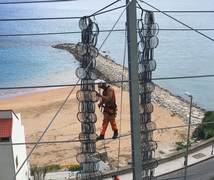 shackles RXE-5000 rockfall barrier ring net panels being disconnected from