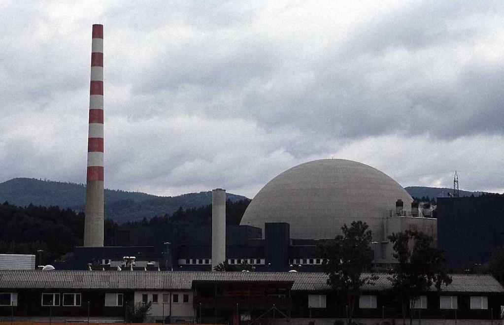The Gösgen experiment (Phys Rev D34, 2621, 1986) Gösgen PWR, Switzerland, 1981-1984 liquid scintillator segmented detector + 3He counters for neutron capture Detector placed at 37.9m, 45.9m, 64.