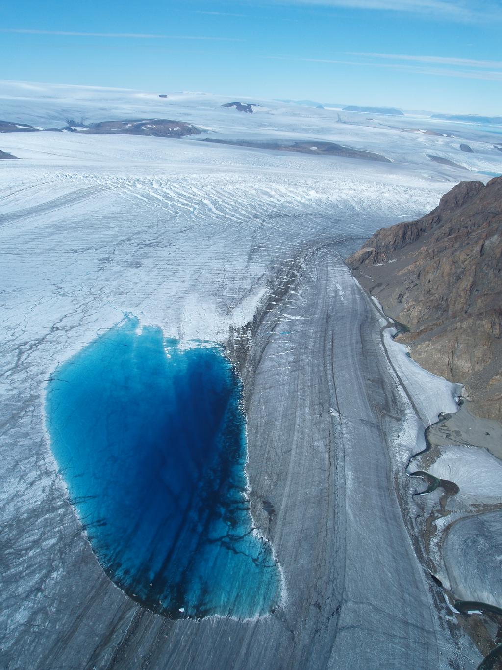 Subglacial Floods Supraglacial Lake Drainage Event Das et al. Science, 2008 Supraglacial lake of volume 0.044 km3 Drains through 980 m of ice in 1.4 h 1.