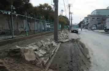 Many inhabitants along Tokyo Bay are facing to the serious problem, how to restore the damaged houses. Complicated problem is the re-liquefaction during aftershocks or future earthquakes.