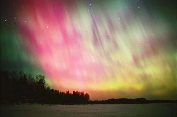 Auroras When bursts of solar wind