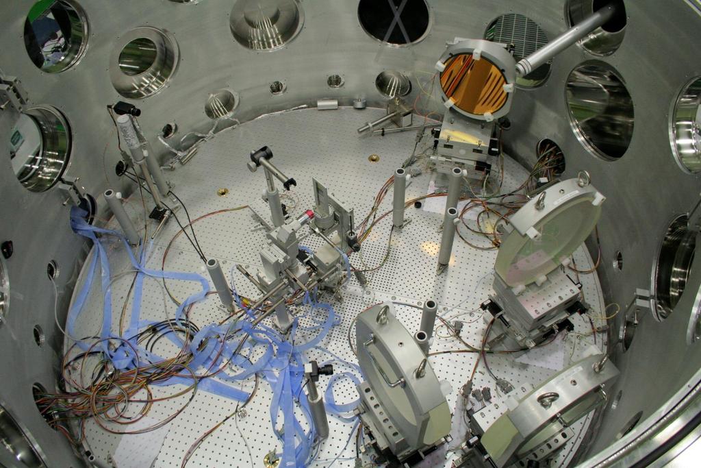 PW Target chamber for proton experiment Target: polymer (F8BT) Thickness: