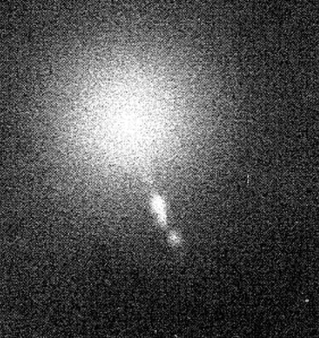 1.1. HISTORICAL BACKGROUND TO BLAZAR STUDIES Figure 1.2: (Left) Polarized optical image of M87 taken in March 1956 with the 200 inch Hale telescope from (Baade 1956).