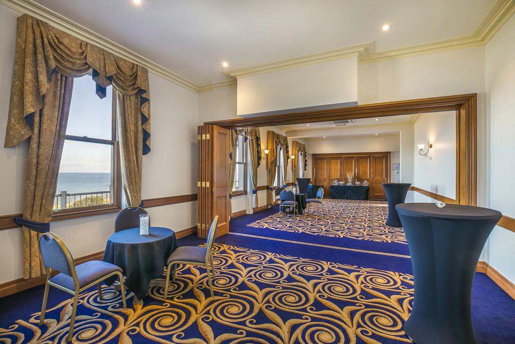 TH E BRIGHTON & ESP LANADE ROOMS Located on the first floor of the venue, The Brighton & Esplanade Rooms can be booked as individual spaces or together as the one room.