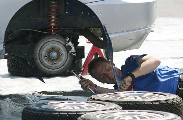 Mechanical Weathering An auto mechanic can help us remember what mechanical weathering does. What does a mechanic do?