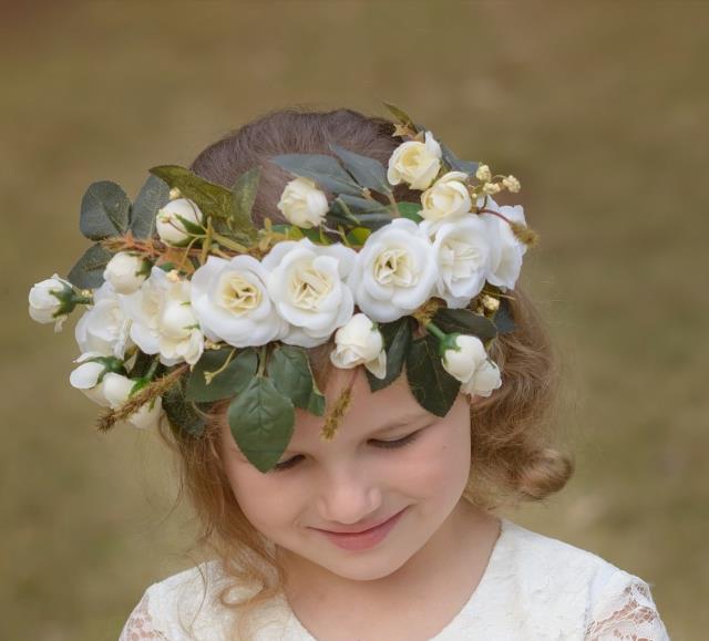How is the Summer Solstice celebrated in Sweden? In Sweden, to celebrate the summer solstice, many believe that the idea of creating flower crowns goes back to its agricultural roots.
