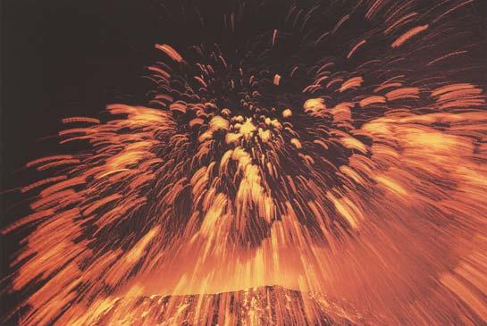 9 Krakatoa Explodes - 1883 In the 1883 explosion of Krakatoa much of the original island