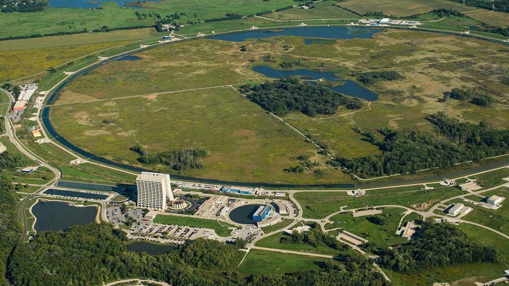 Fermilab Tevatron ppҧ collisions at 1.