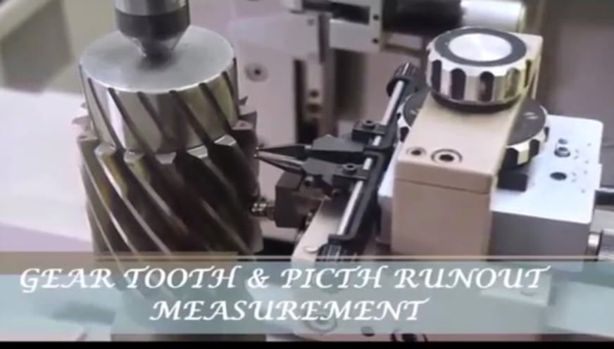 Now we can see here a pitch measuring machine there is a spindle on which gear to inspected are placed and 2 stylus are there which will make contact on the flange of the gear on the pitch line there