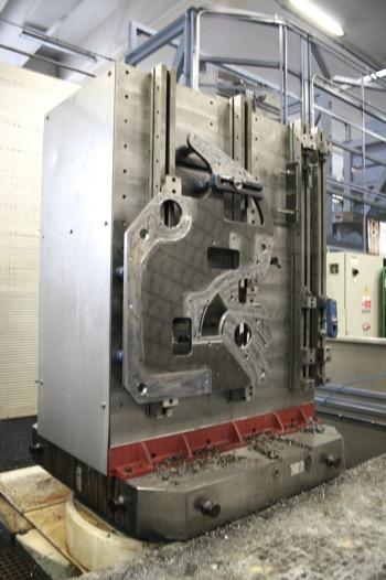 the JET-FIVE series; 1 machine equipped with a spindle on 4