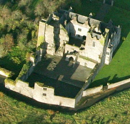 20. ORDNANCE SURVEY MAP AND AERIAL PHOTOGRAPH This castle is shown in the aerial photograph accompanying this paper.